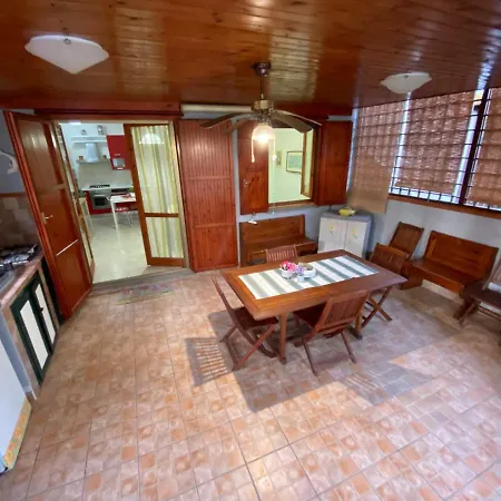All'ombra Dei Pini - Casa Vacanze Pet Friendly Appartement *